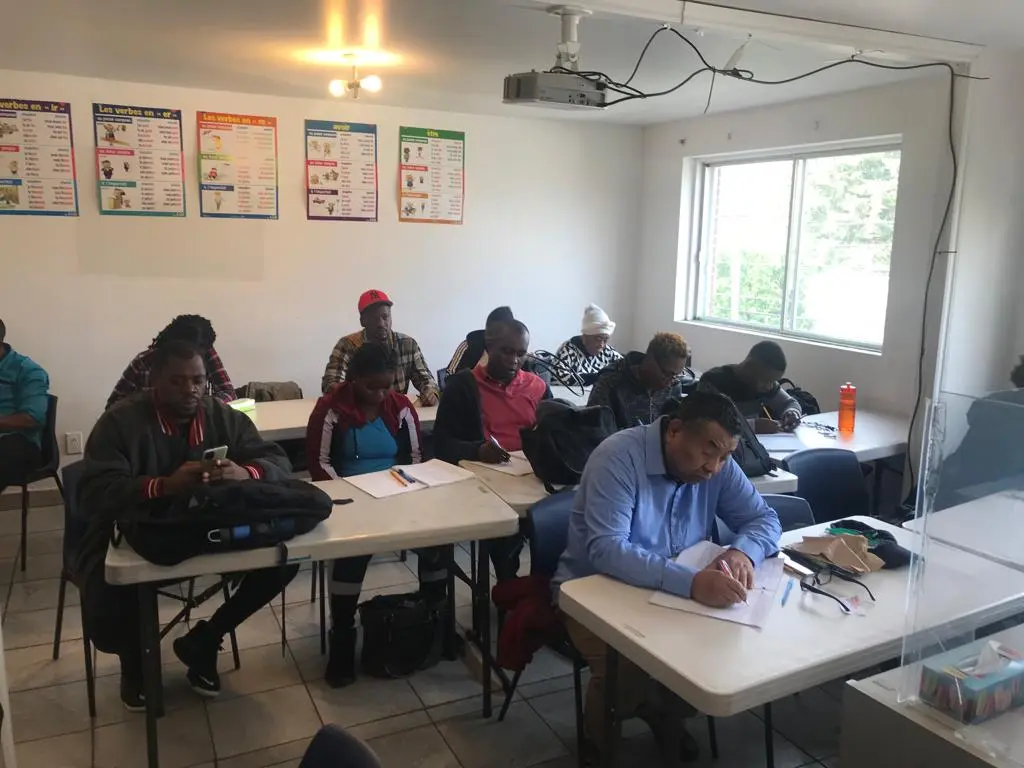 Participants réunis pendant un atelier d'alphabétisation à Maison Sam X